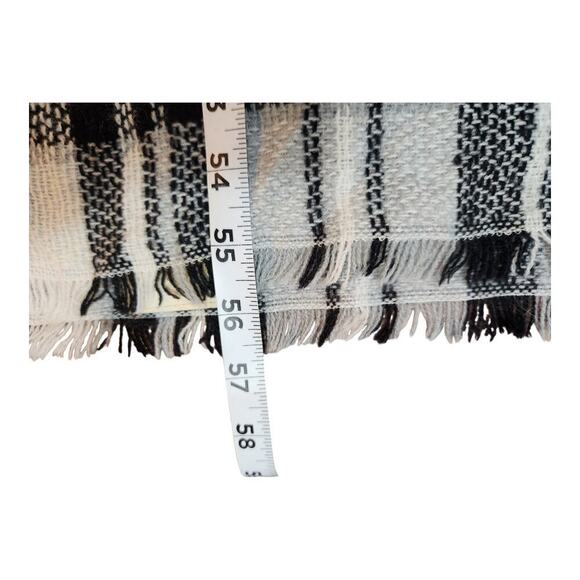 ModCloth black & white large plaid blanket scarf, shawl, throw wrap 10% acrylic - Picture 7 of 7